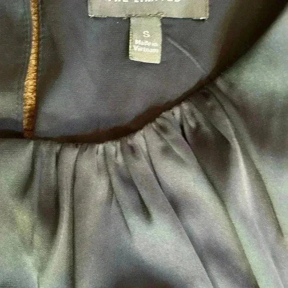 The Limited navy sleeveless blouse, back keyhole, size Small - Picture 2 of 5